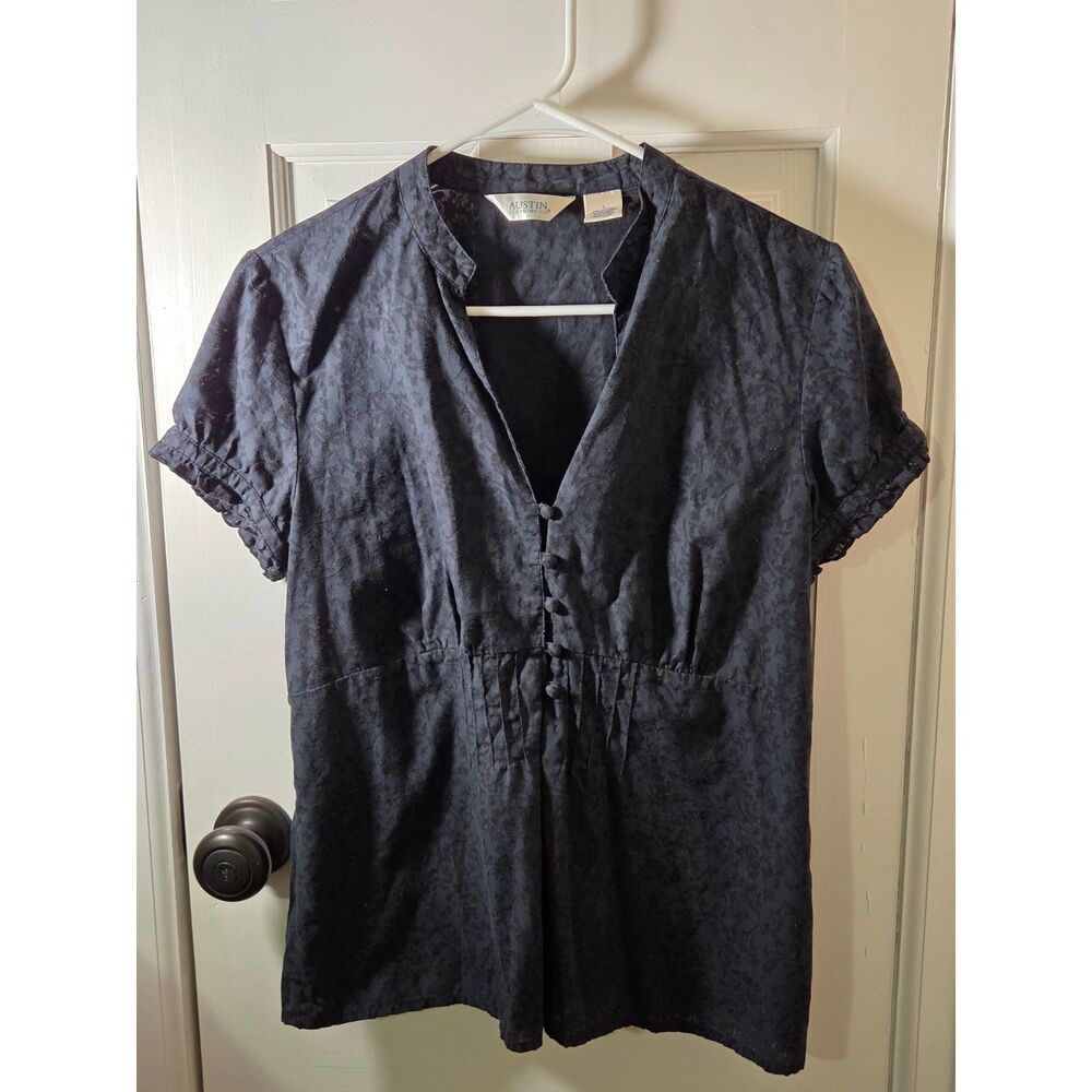 Women's Austin Clothing Co Size Large Black Floral Shirt